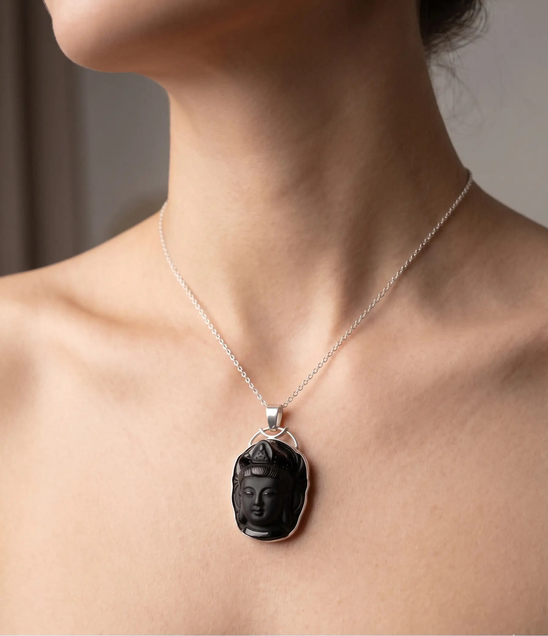 Serenidad Ancestral | Colgante de Obsidiana Negra Tallada & Plata 925 - 2