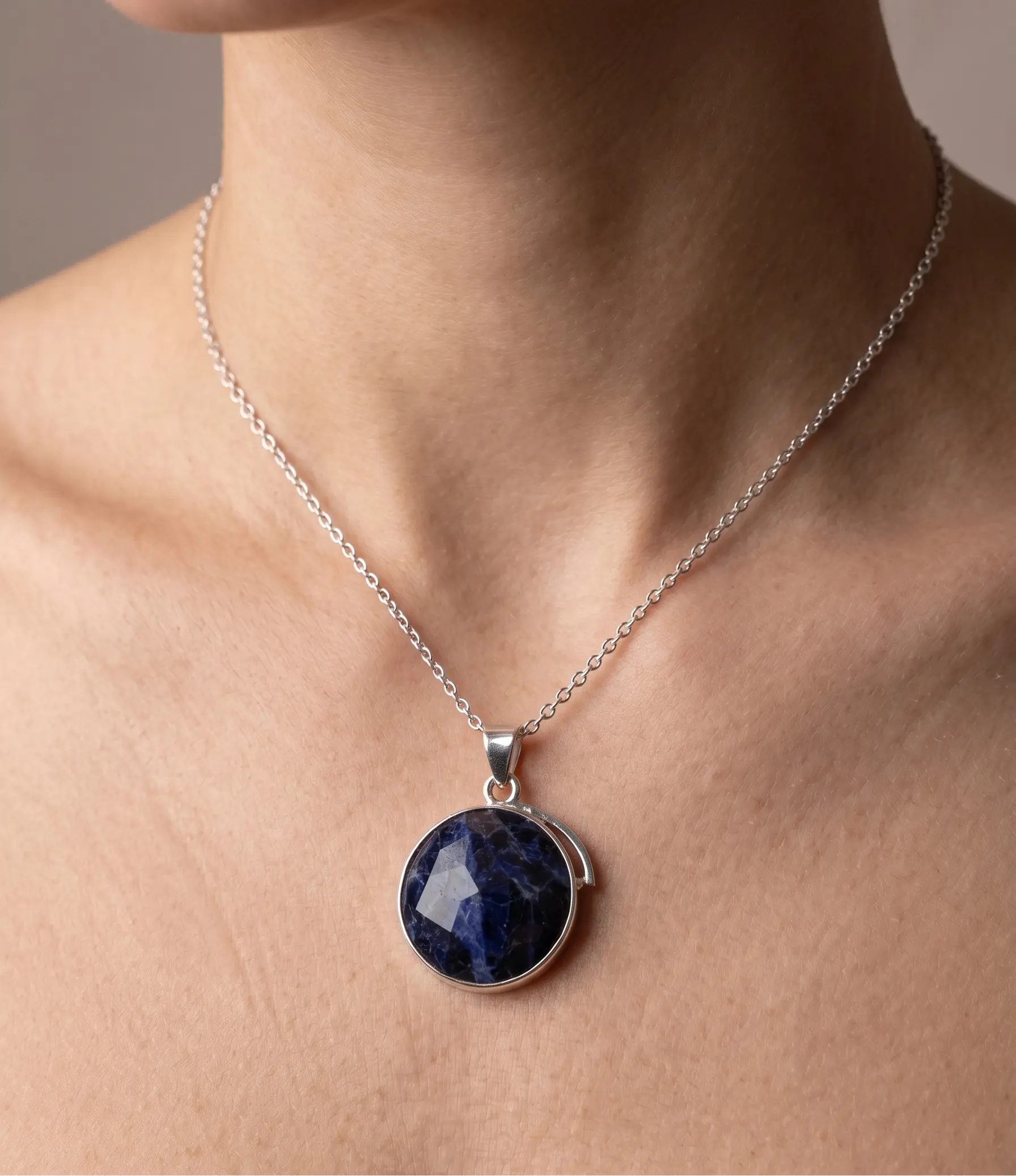 Profundidad Oceánica | Colgante de Sodalita Tallada & Plata 925 - 2